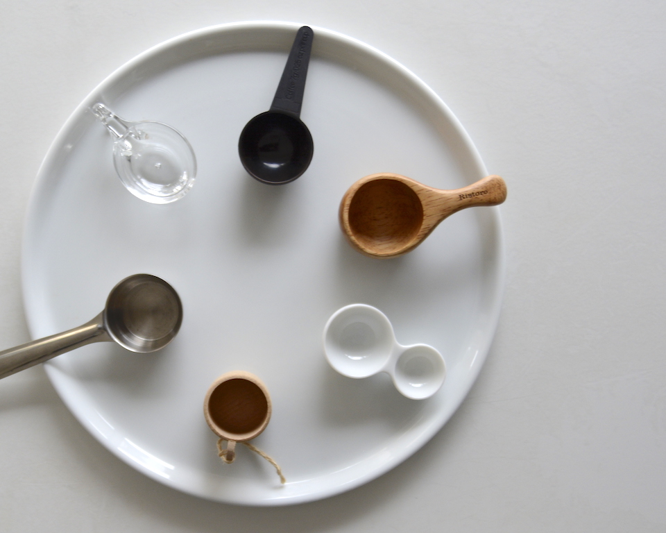 コーヒー豆のはかり方｜適切な分量や計量スプーンの使い方 | コーヒー