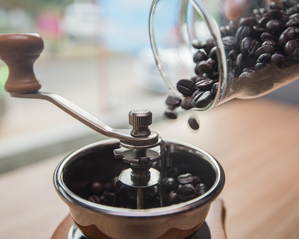 手動コーヒーミルの選び方｜挽きたての香りを楽しめるオススメアイテム コーヒーと、暮らそう。 UCC COFFEE MAGAZINE