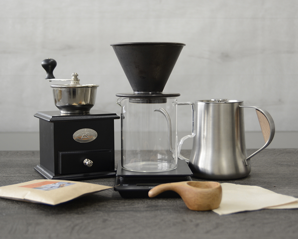 ハンドドリップに必要な器具｜定番メーカーの人気アイテムもご紹介 コーヒーと、暮らそう。 UCC COFFEE MAGAZINE