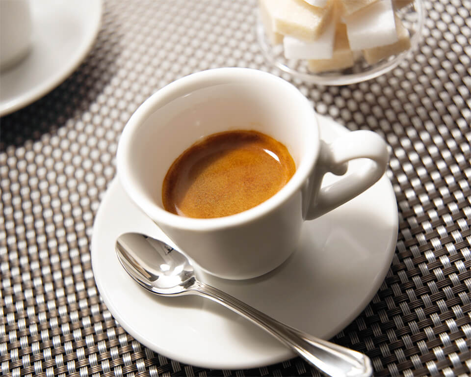 今さら聞けないエスプレッソ！基本知識や飲み方を詳しく解説 教えてコーヒーアカデミー！ コーヒーと、暮らそう。 UCC COFFEE MAGAZINE