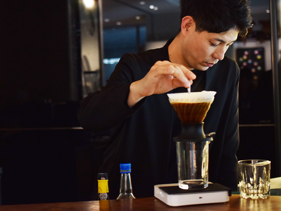 ホットコーヒーを抽出している工程