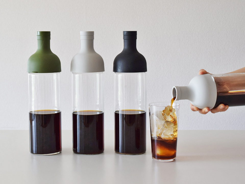 アイスコーヒーを淹れている様子