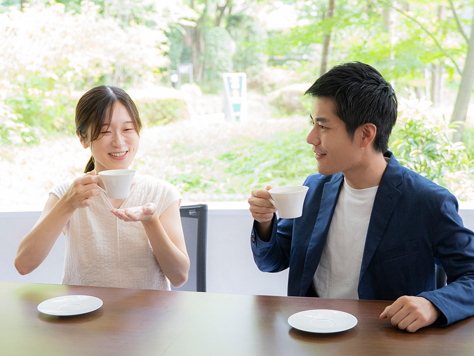 コーヒーを楽しんでいる様子